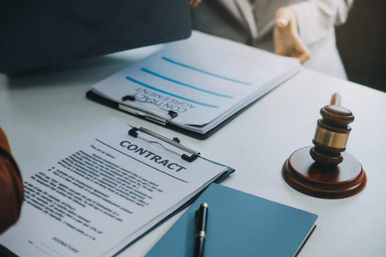 صياغة وإعداد العقود وتوثيقها